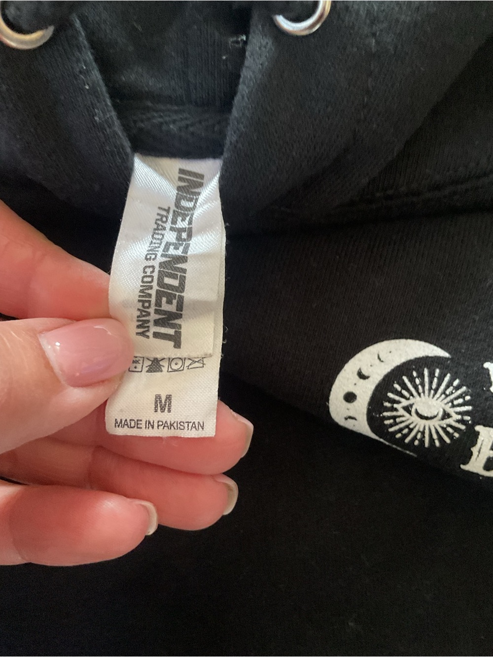 VIBRAS BRUJIS -Black Pullover Hoodie- Medium - Gently Used - Picture 3 of 3
